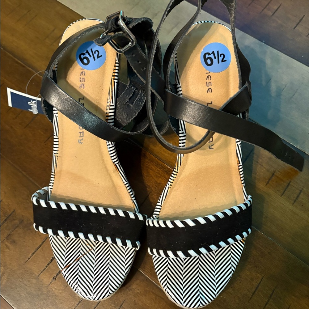 Chinese Laundry Black and White Patterned Sandals